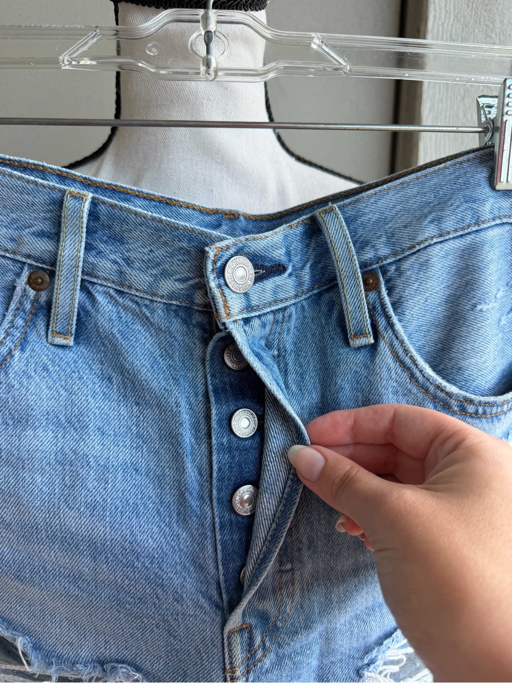 4 Pairs of Denim Distressed Shorts Levi’s & Abercrombie Size 28 - Picture 4 of 16